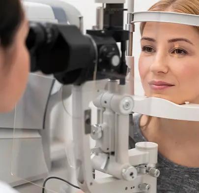 https://dxfqlcpql5f3t.cloudfront.net//retinal-detachment-surgery.webp